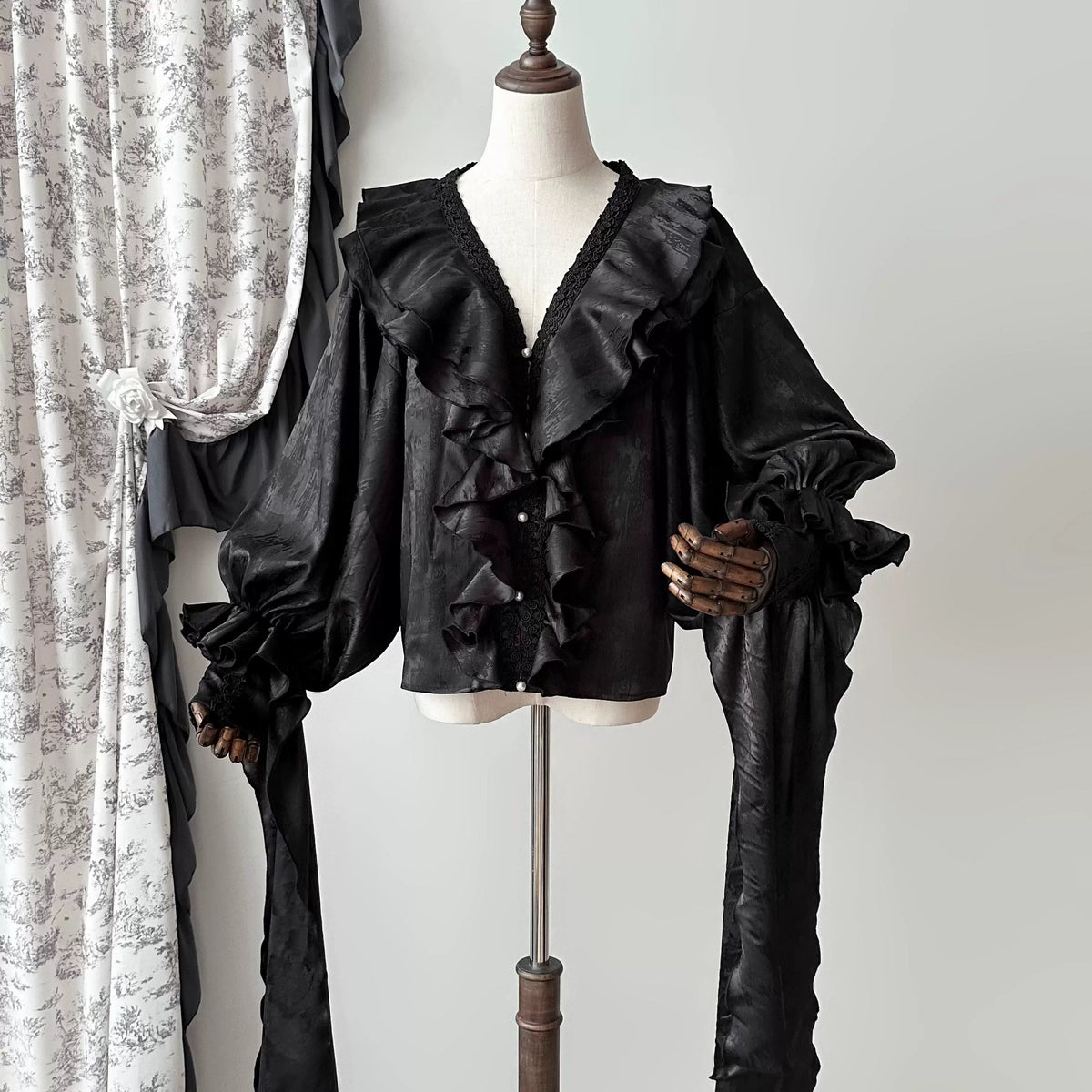 Muppet Mind Ben - Oracle Top - Gothic Lolita Blouse Long Bat Sleeve Shirt